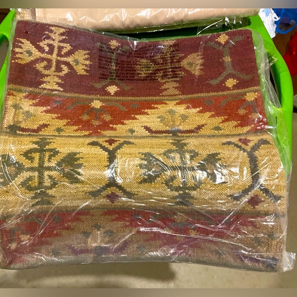 RARE! New Pottery Barn SW Tribal Kilim Pillow Cover, 18” #3 - Picture 9 of 9